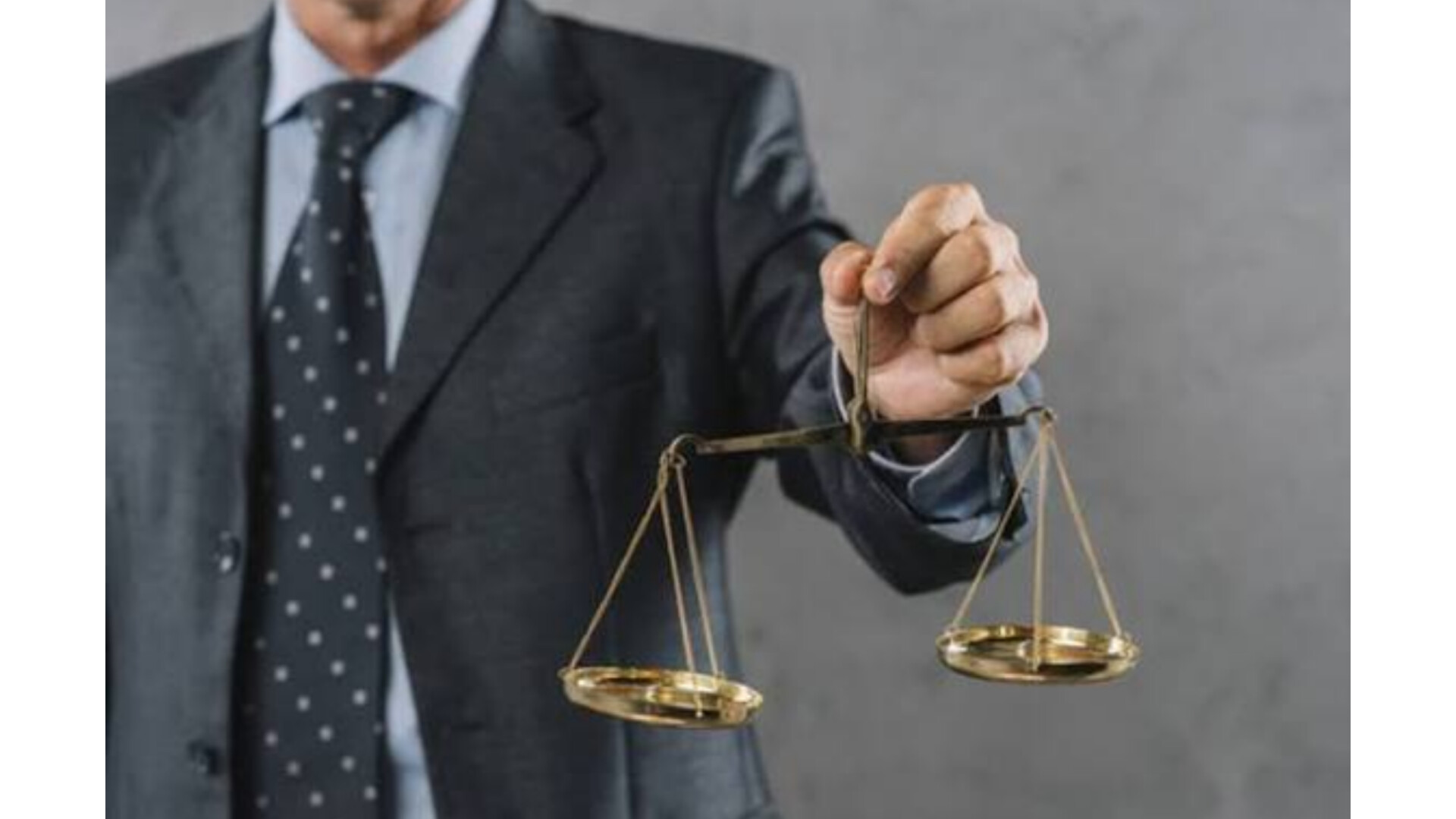 چرا باید وکیل بگیریم ؟